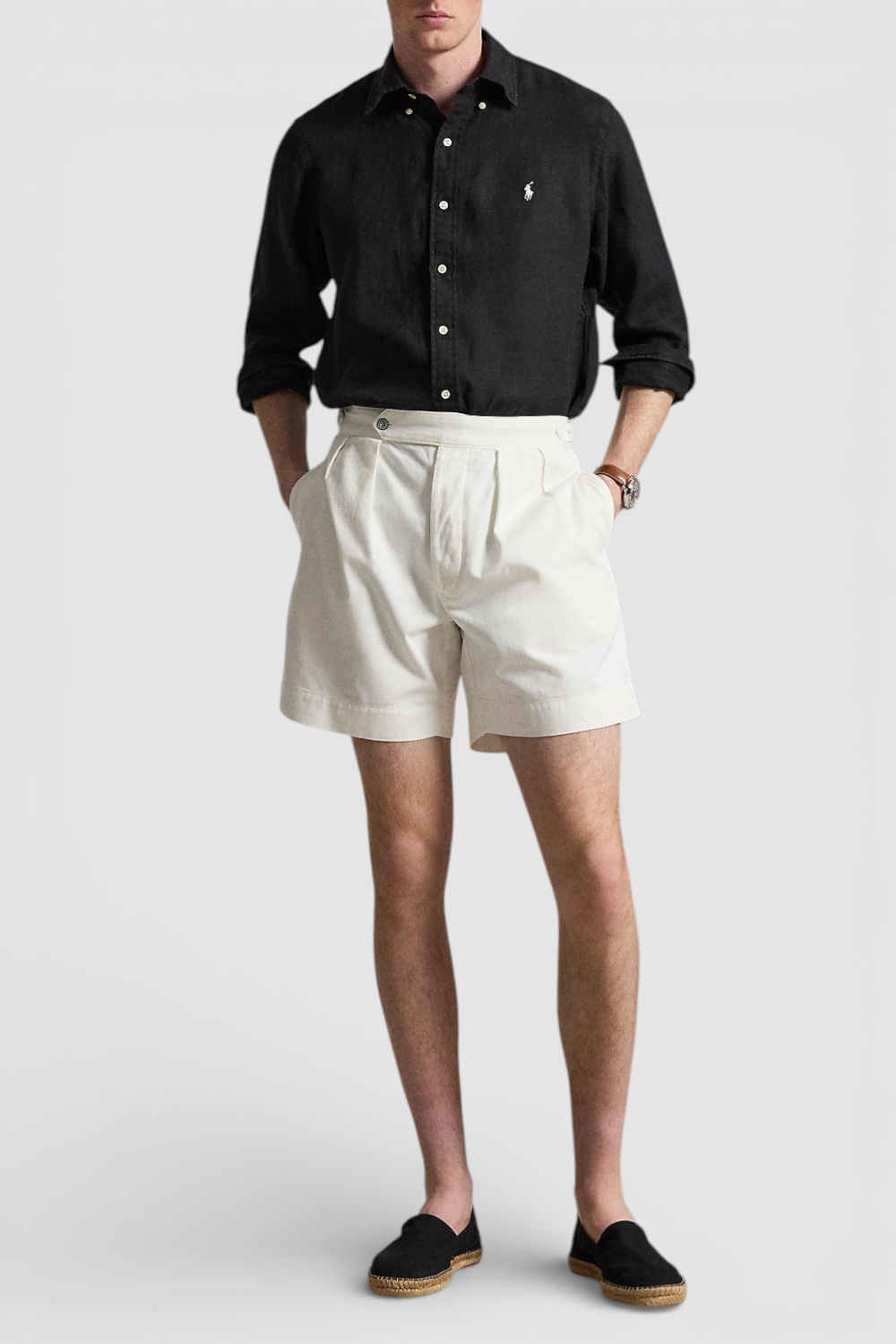 תמונת כל הלוק של חולצה מכופתרת